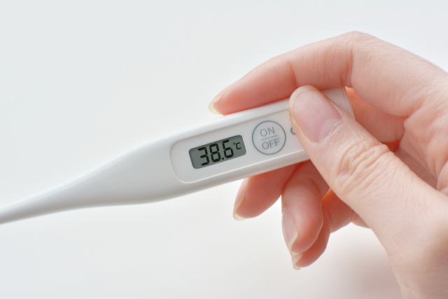 「発熱が続く」「咳やのどの痛みが治らない」「お腹が痛い」